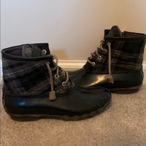 Black sperry duck boots